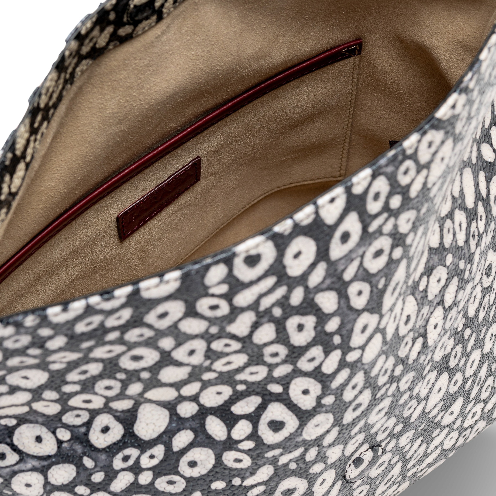 Exclusive cowhide shoulder bag made in Spain