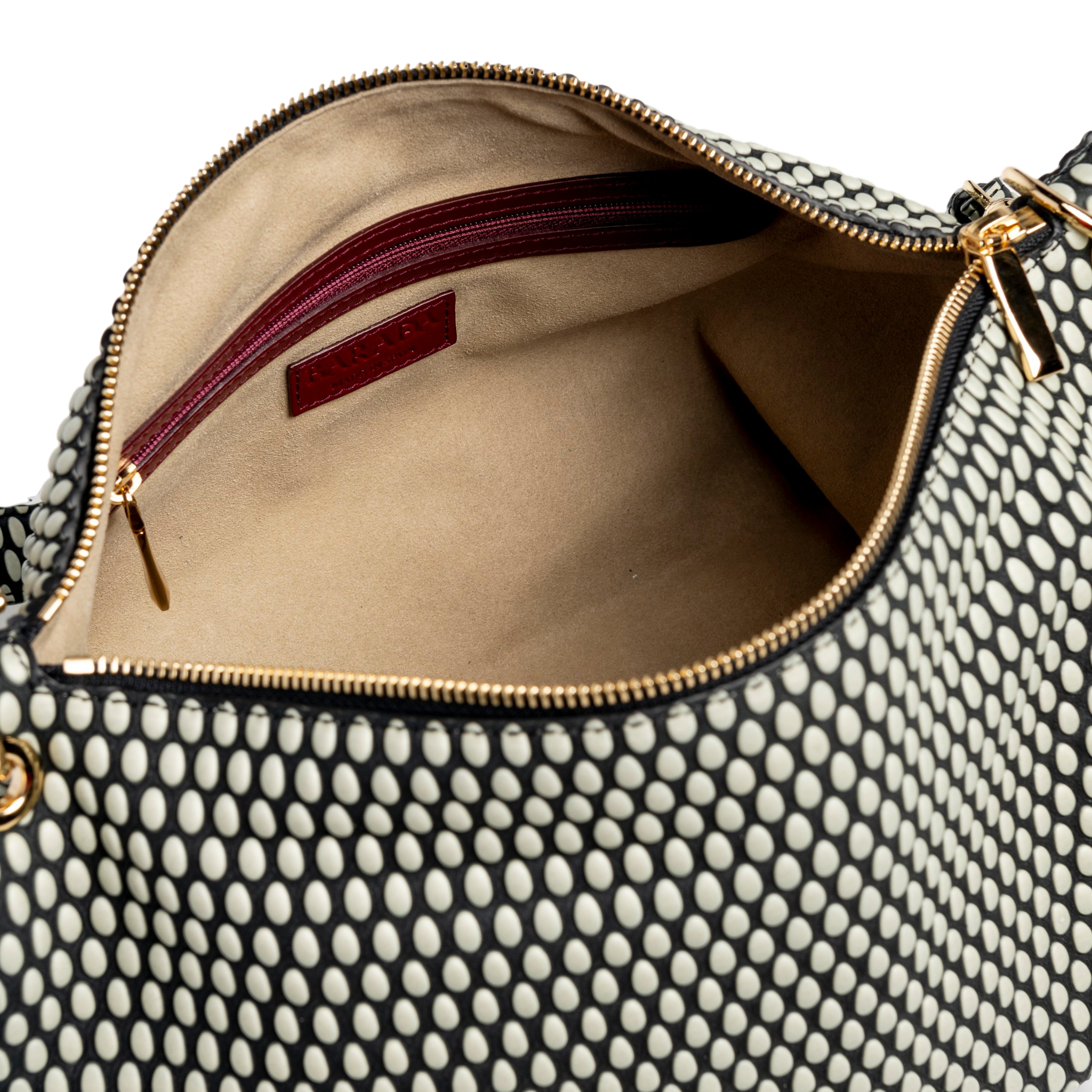 Hobo bag in sheepskin to carry luxury on a daily basis