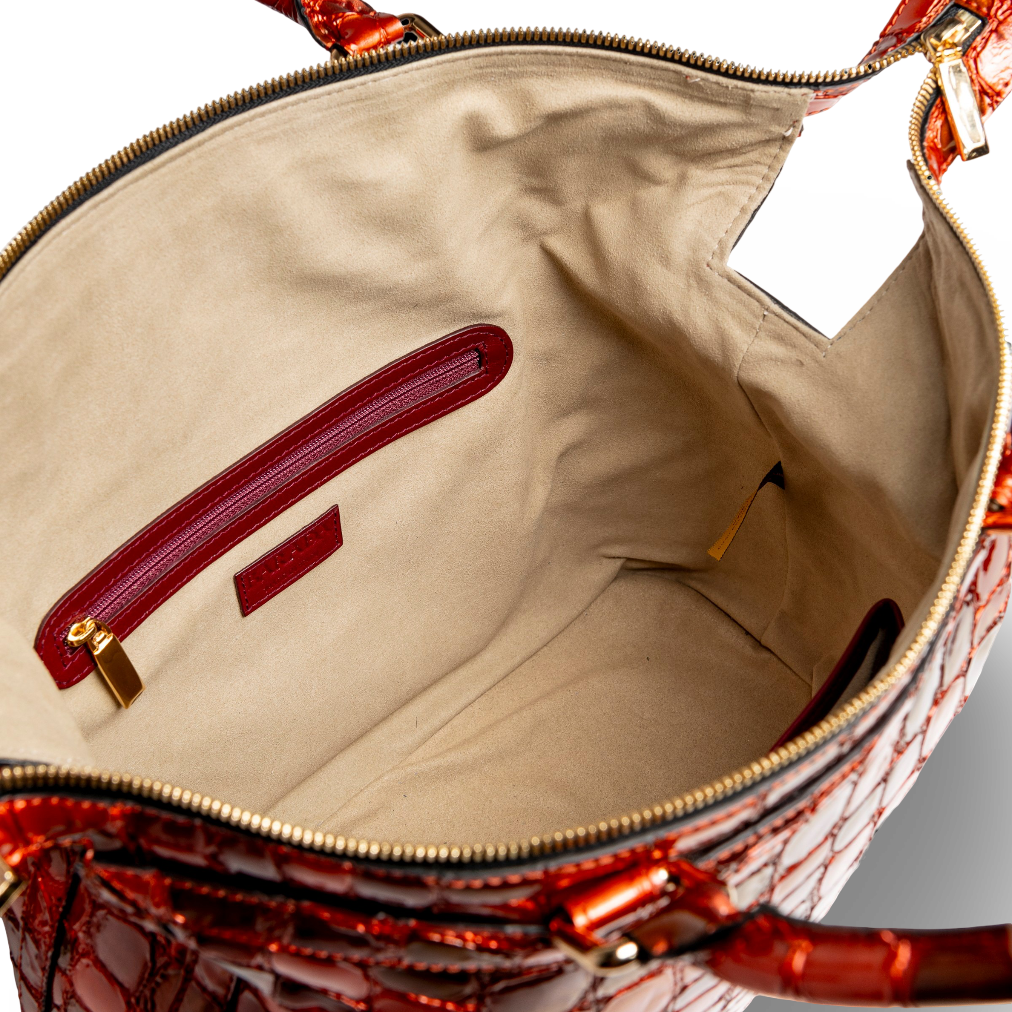 Handbag in goatskin with a coconut-like patent texture