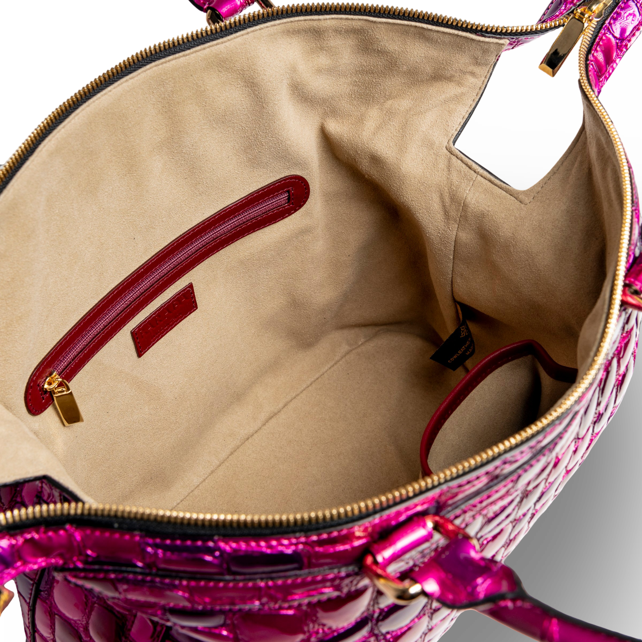 Handbag in goatskin with a coconut-like patent texture