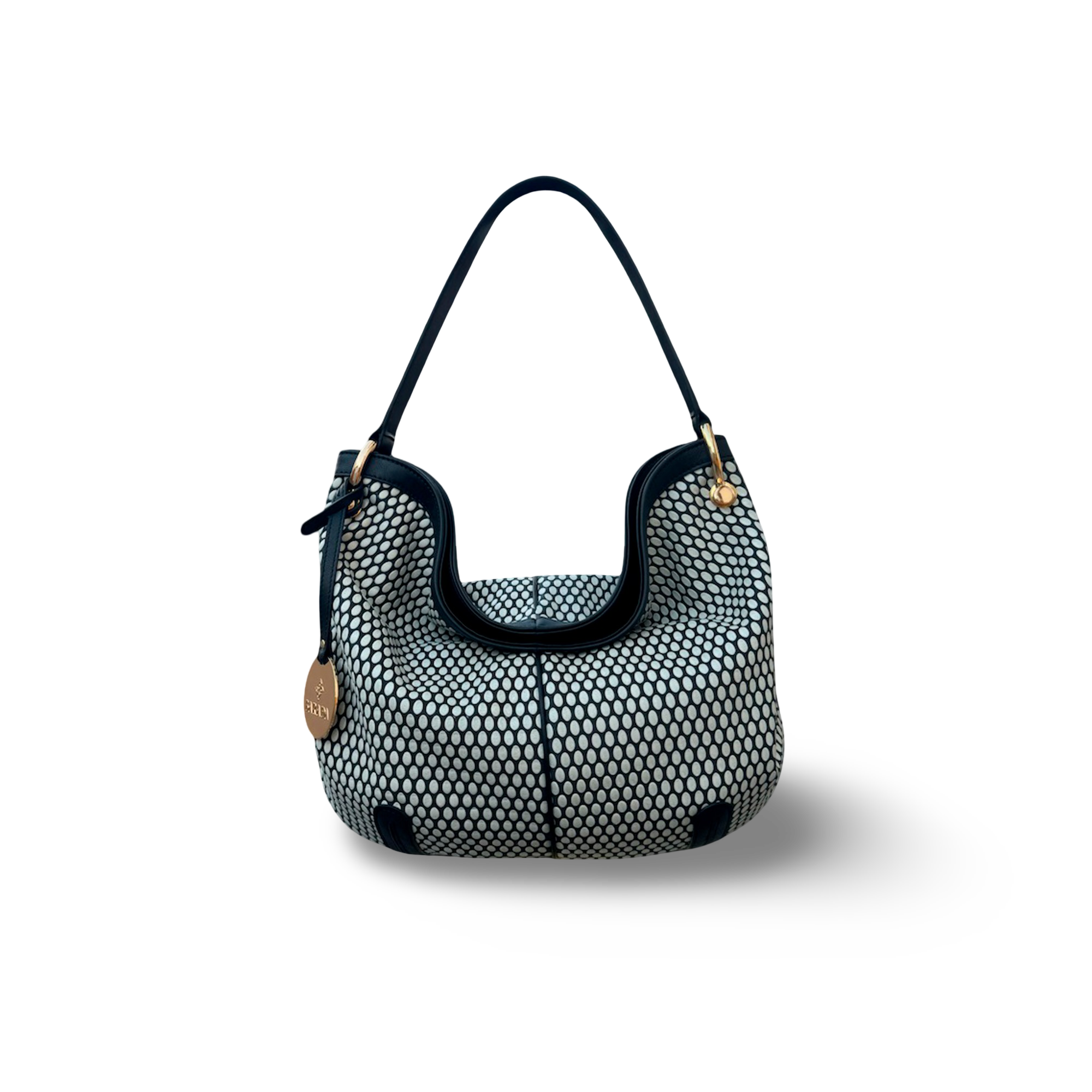 Bolso de hombro en piel vacuno diseñado por manos artesanas