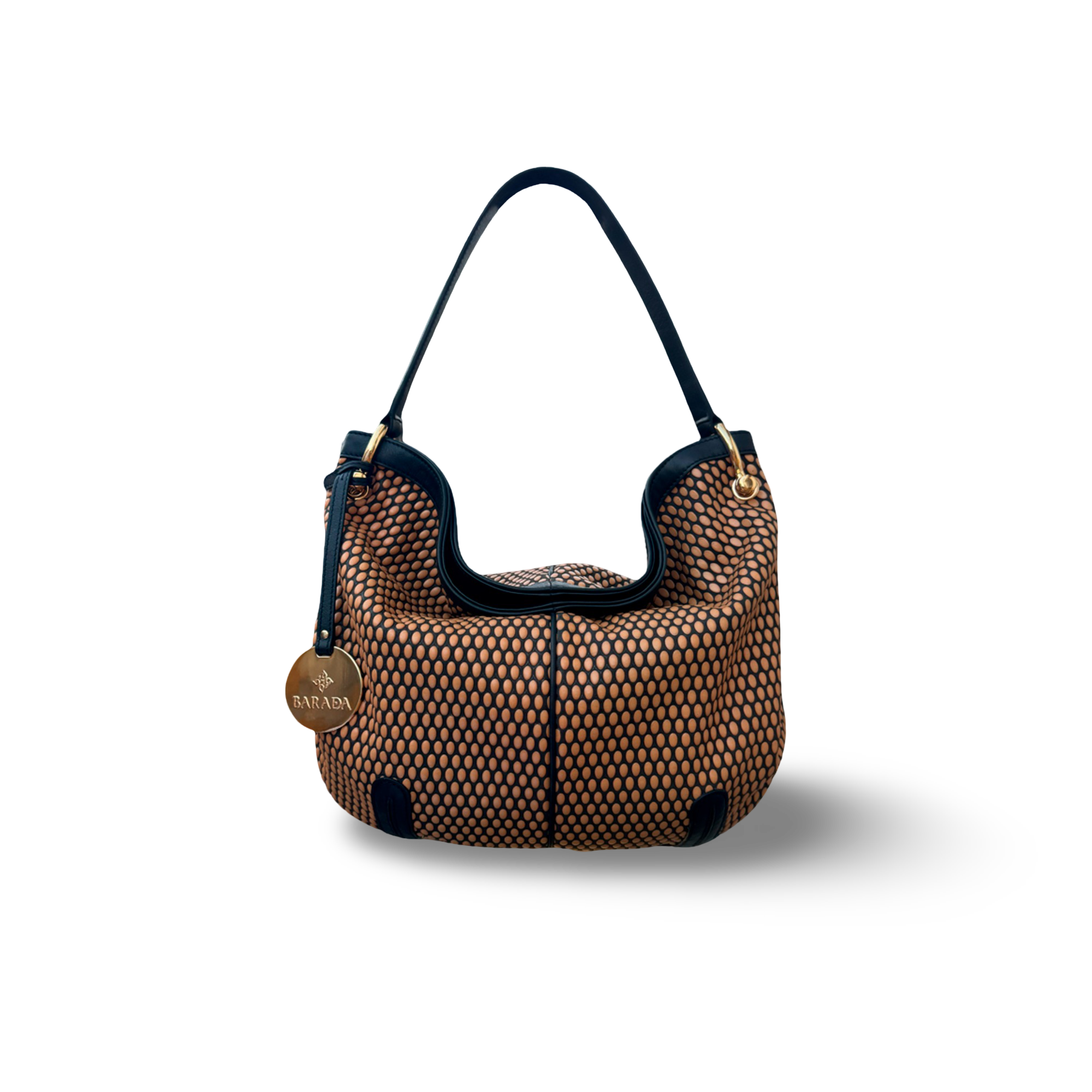 Bolso de hombro en piel vacuno diseñado por manos artesanas