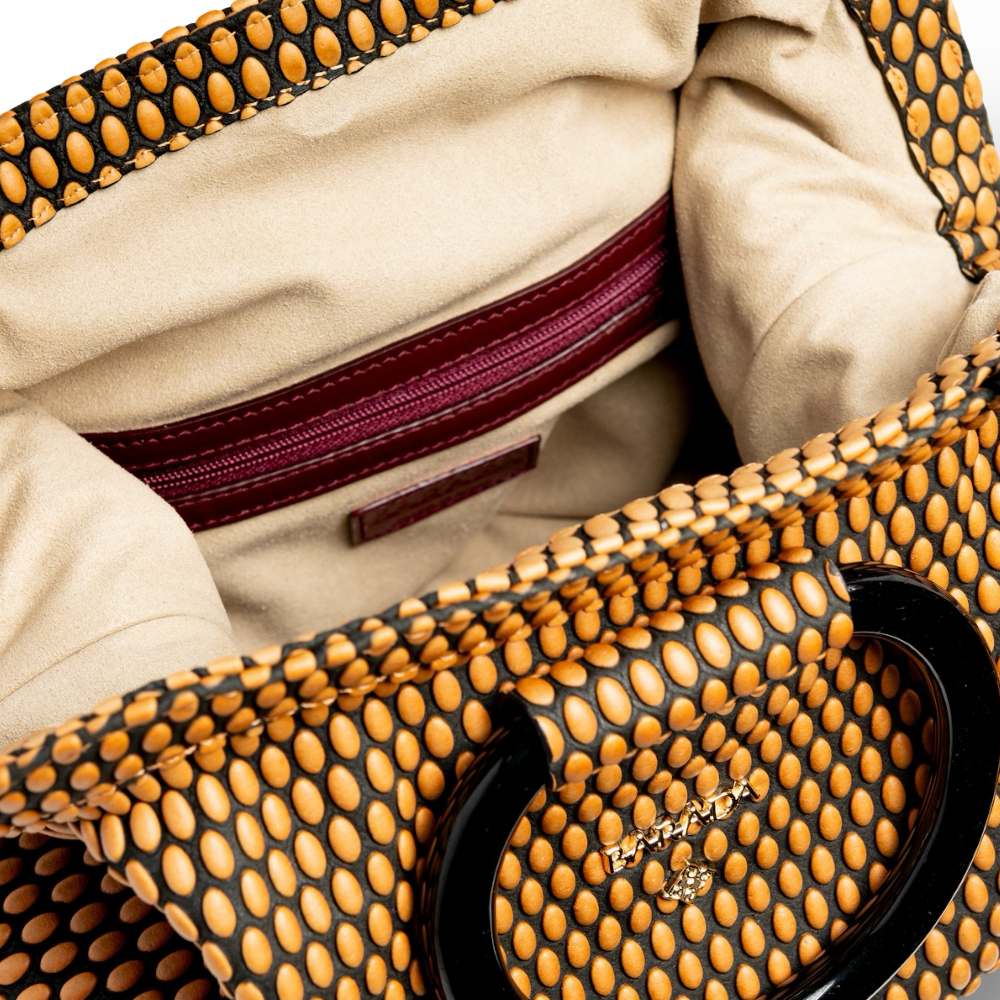 Cowhide handbag, a true handcrafted luxury