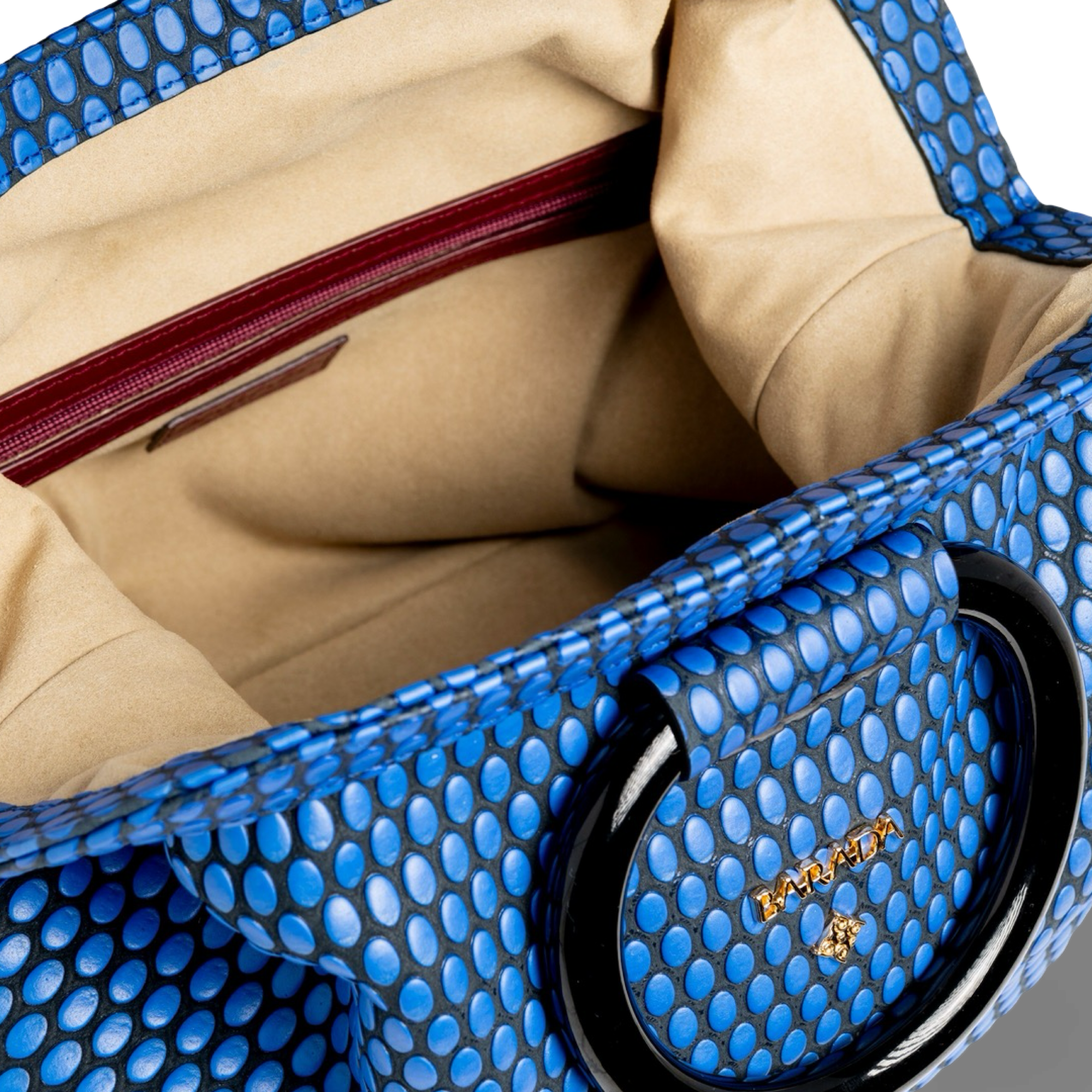 Cowhide handbag, a true handcrafted luxury