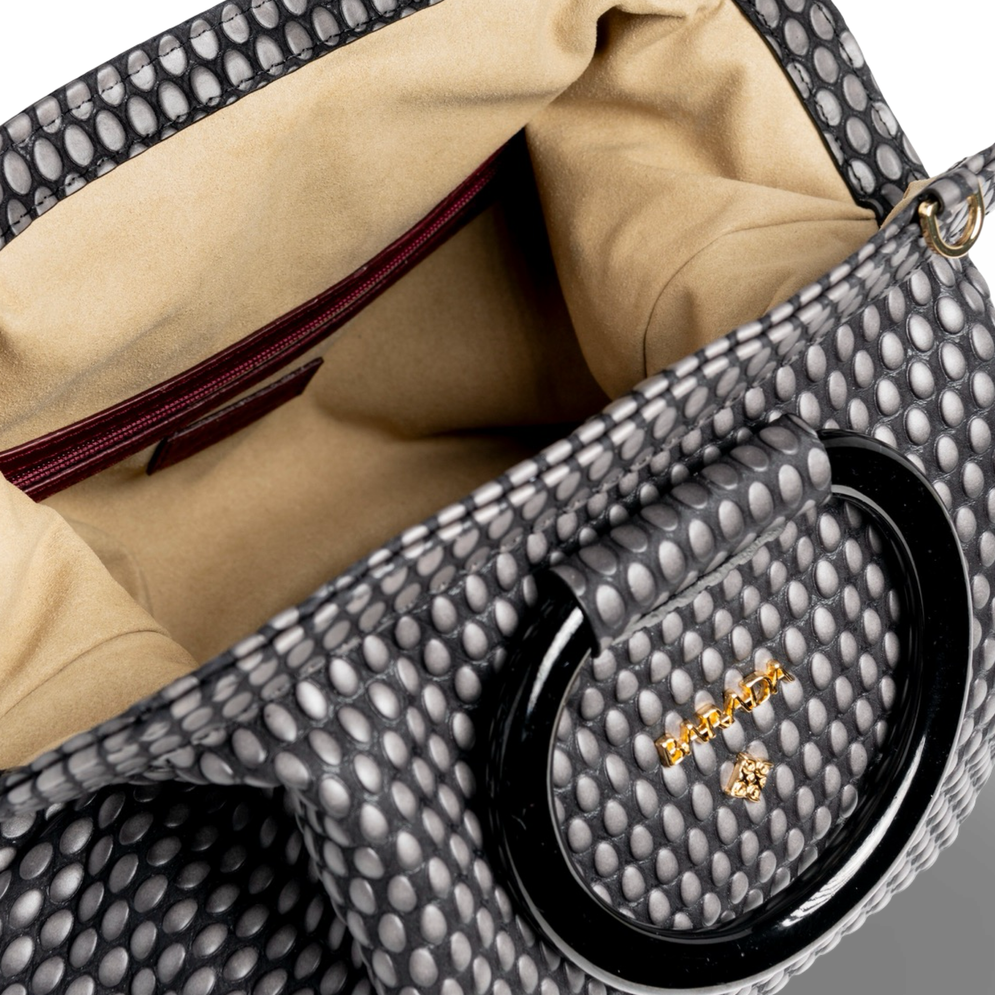 Cowhide handbag, a true handcrafted luxury