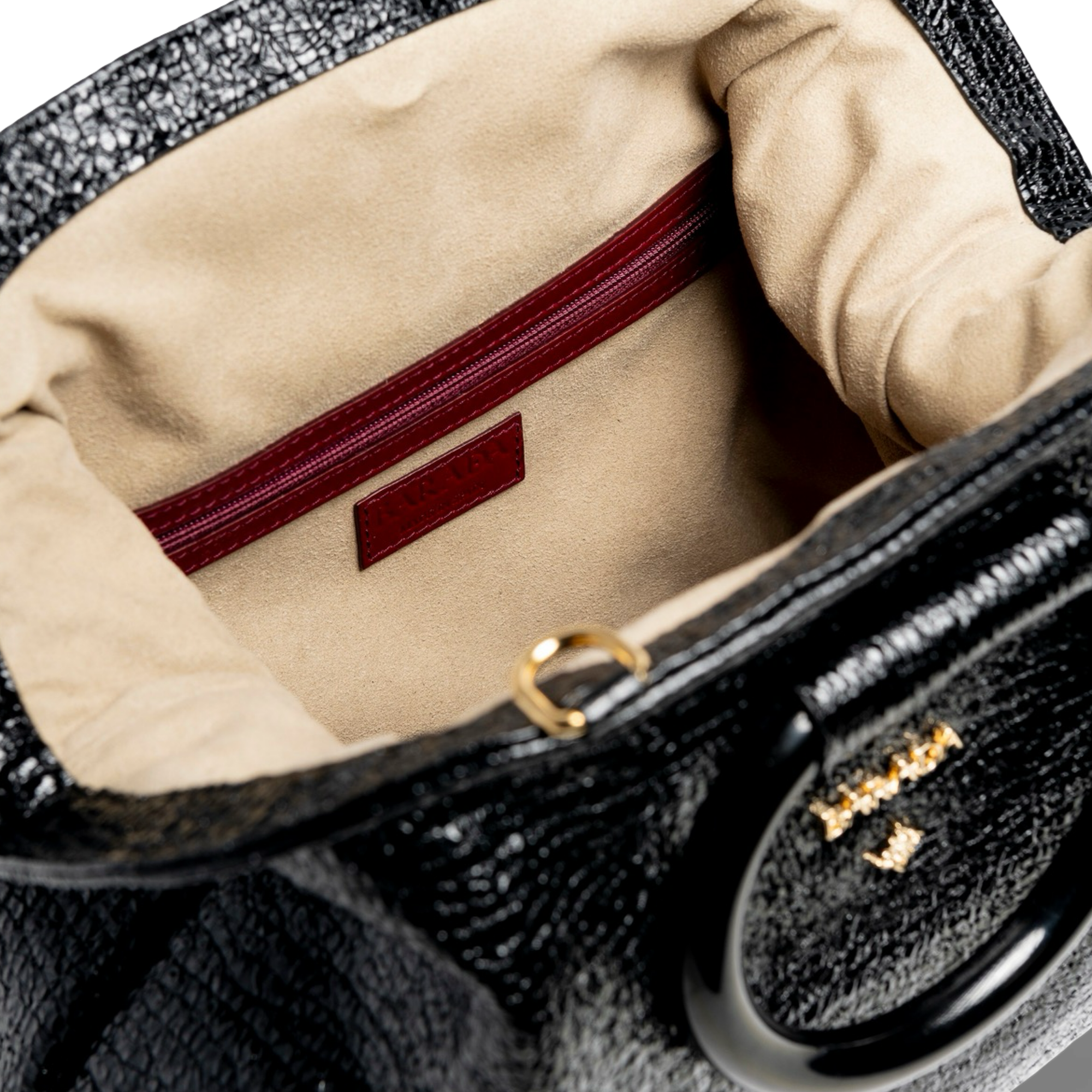 Cowhide handbag, a true handcrafted luxury