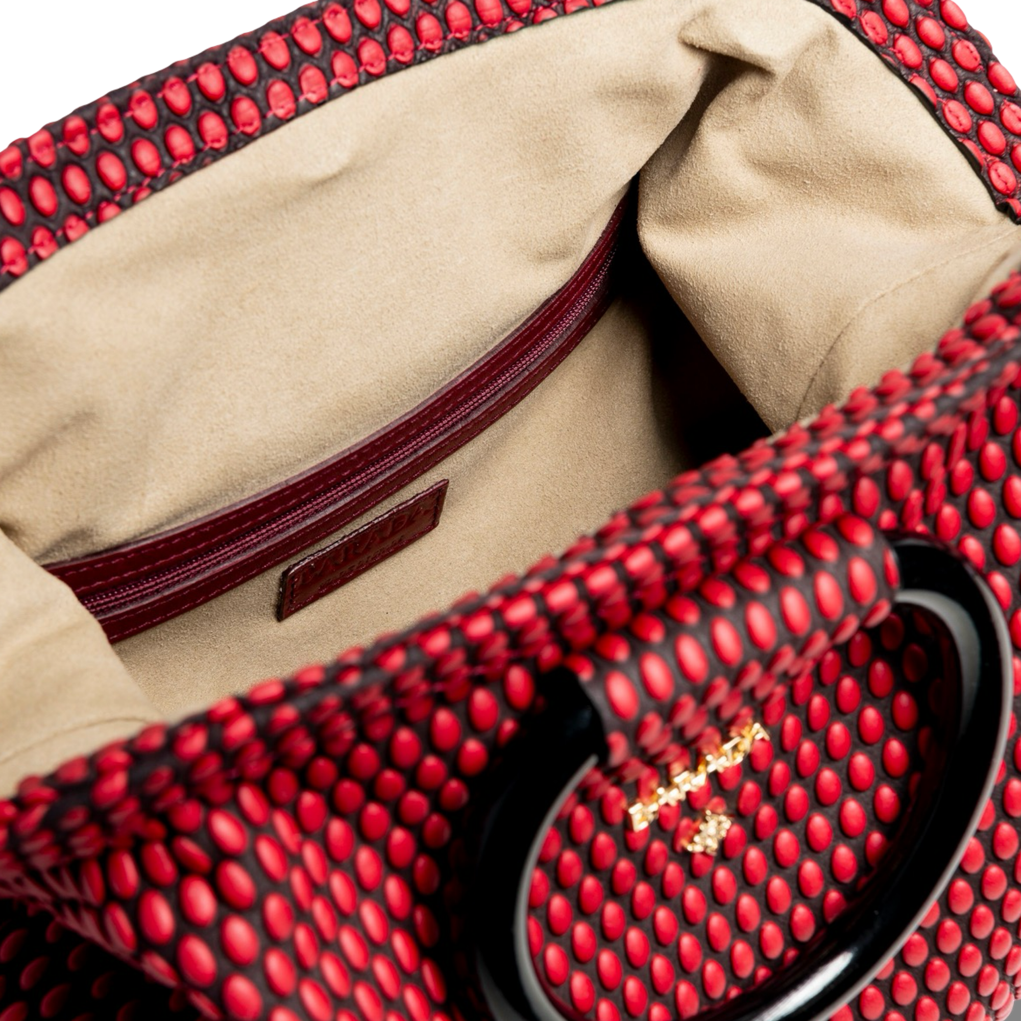 Cowhide handbag, a true handcrafted luxury
