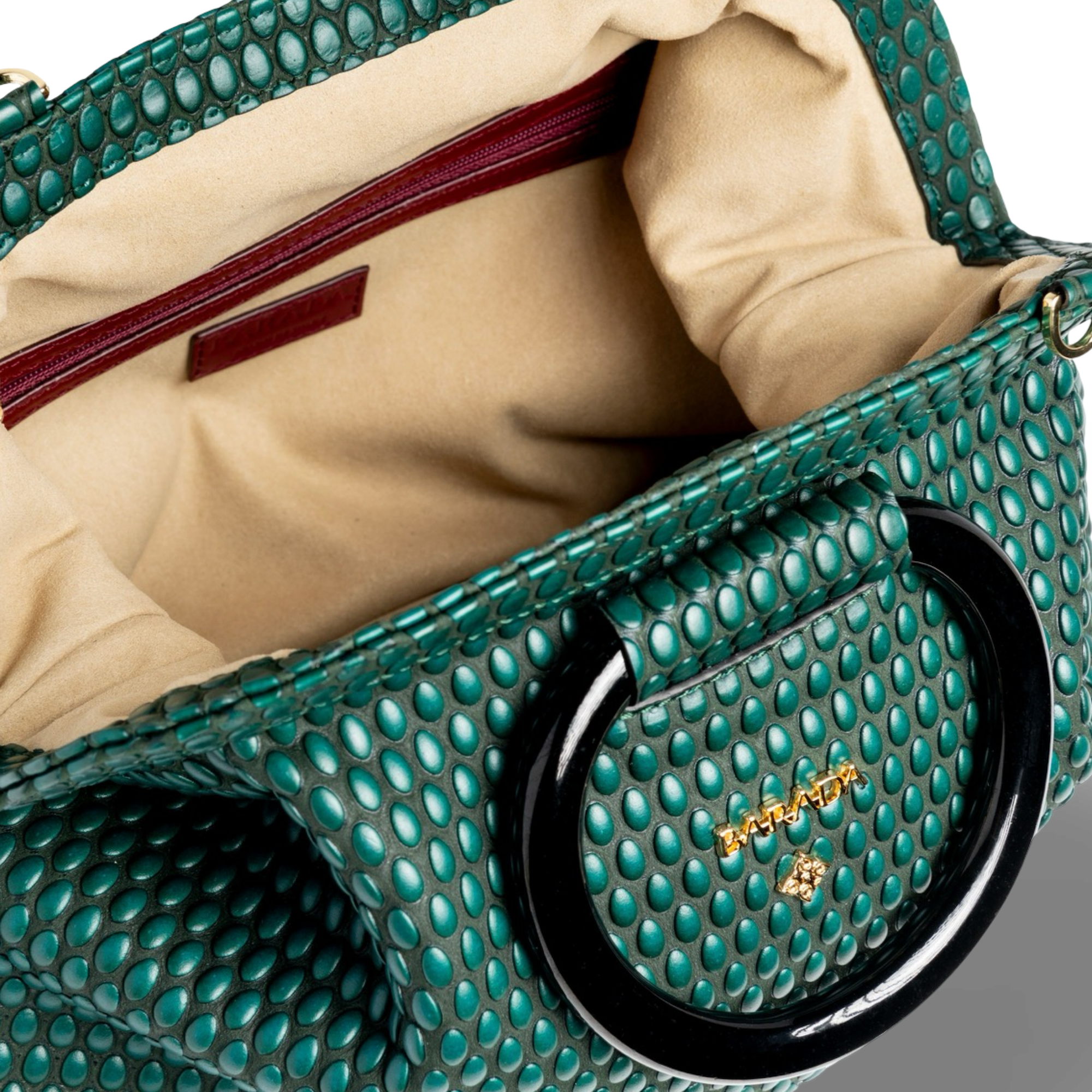 Cowhide handbag, a true handcrafted luxury