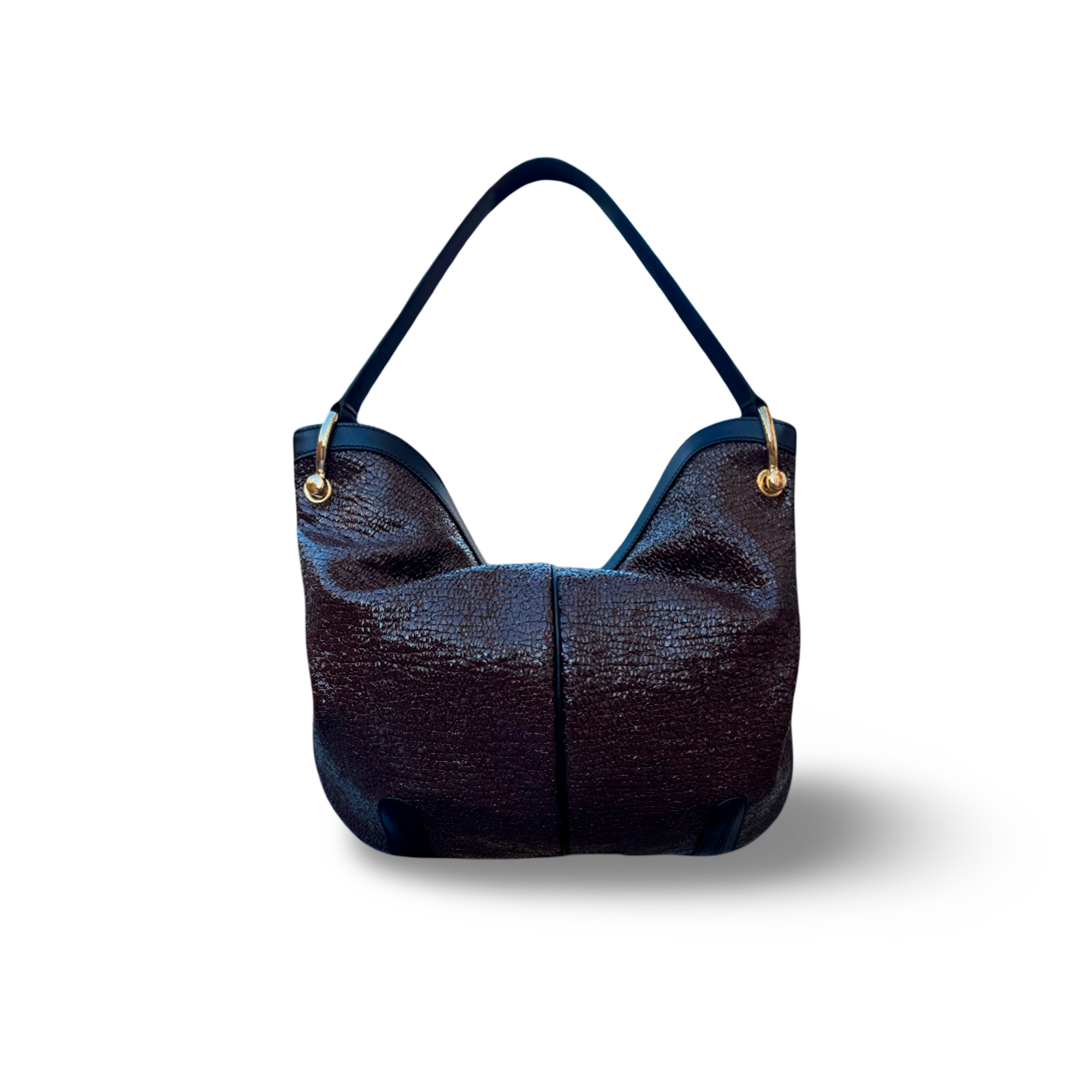 Bolso de hombro en piel vacuno diseñado por manos artesanas
