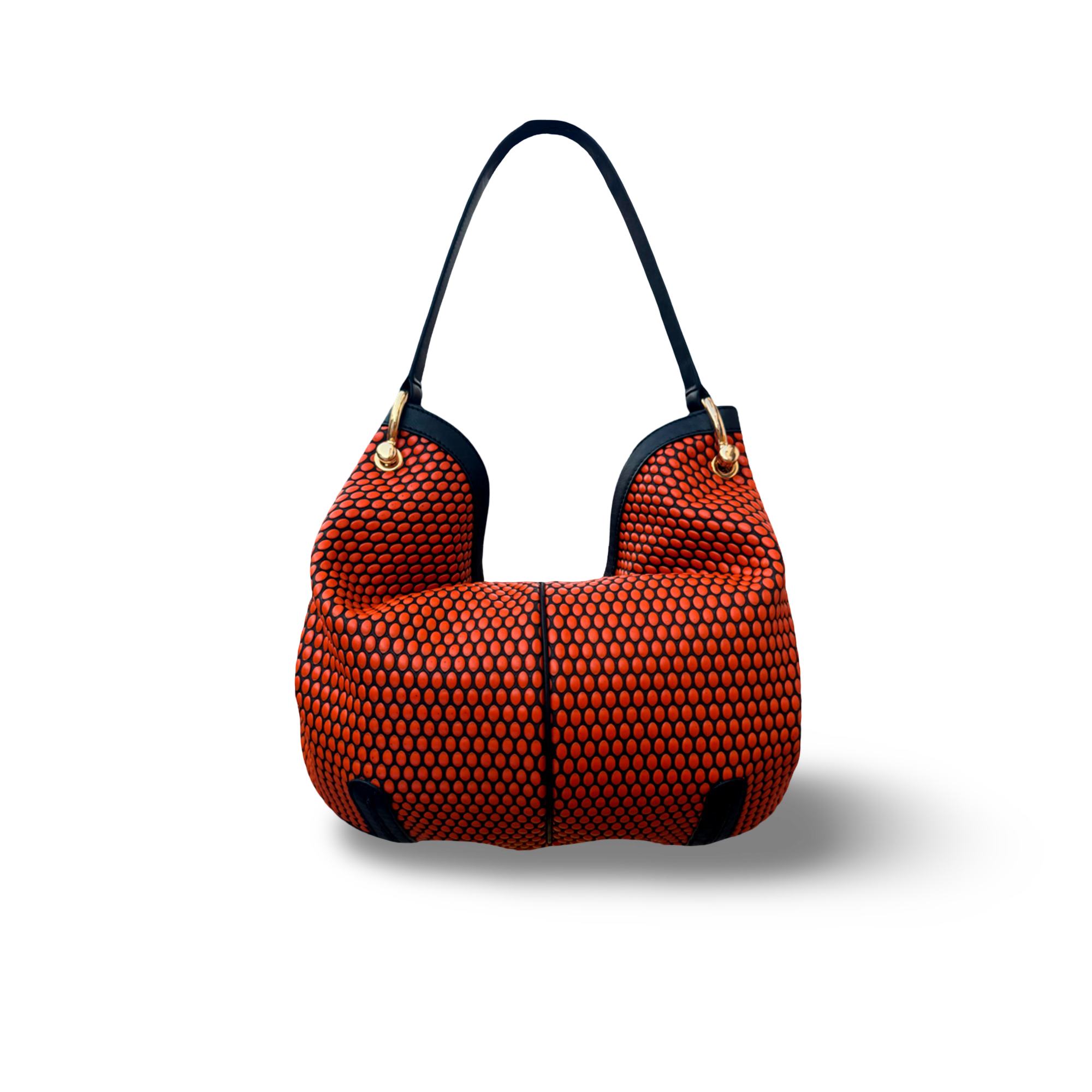 Bolso de hombro en piel vacuno diseñado por manos artesanas