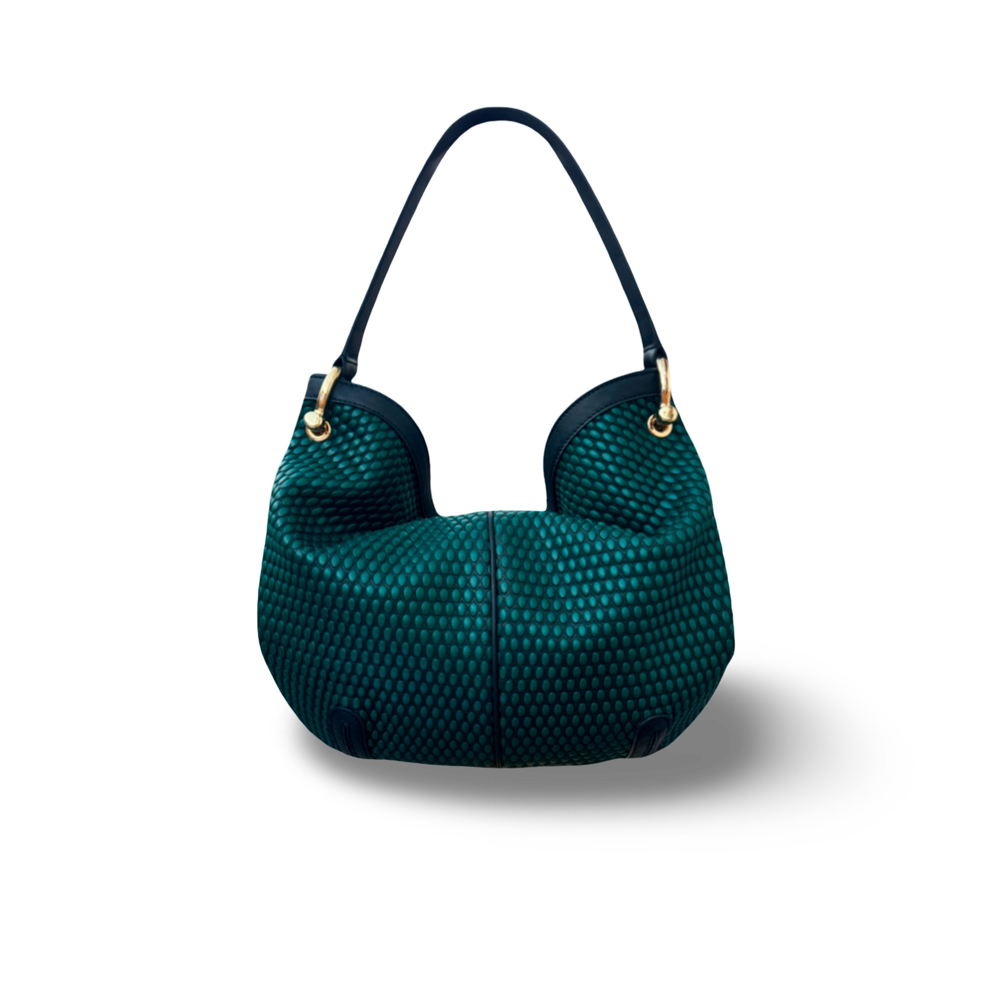 Bolso de hombro en piel vacuno diseñado por manos artesanas