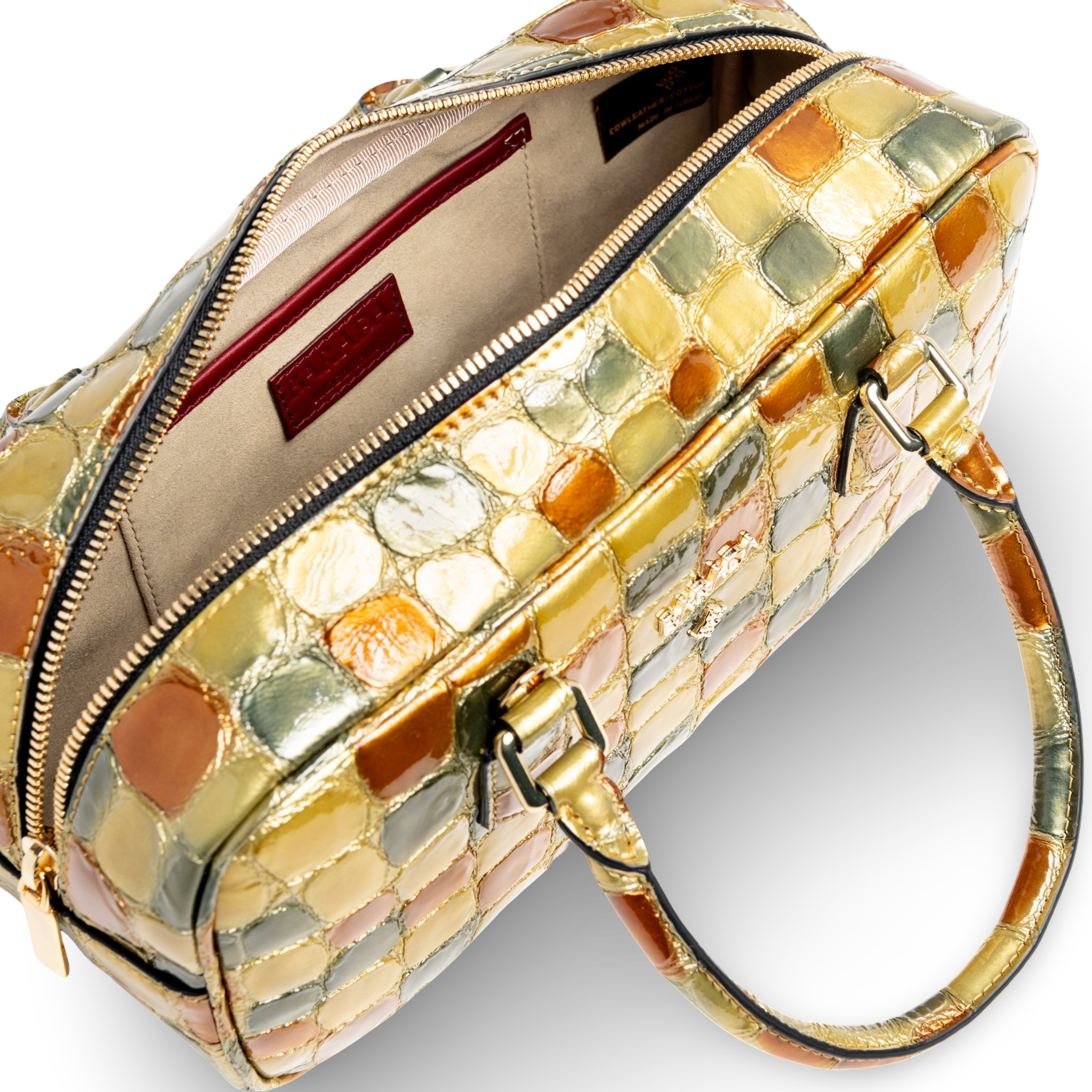 Goat leather baguette bag with a modern and elegant design