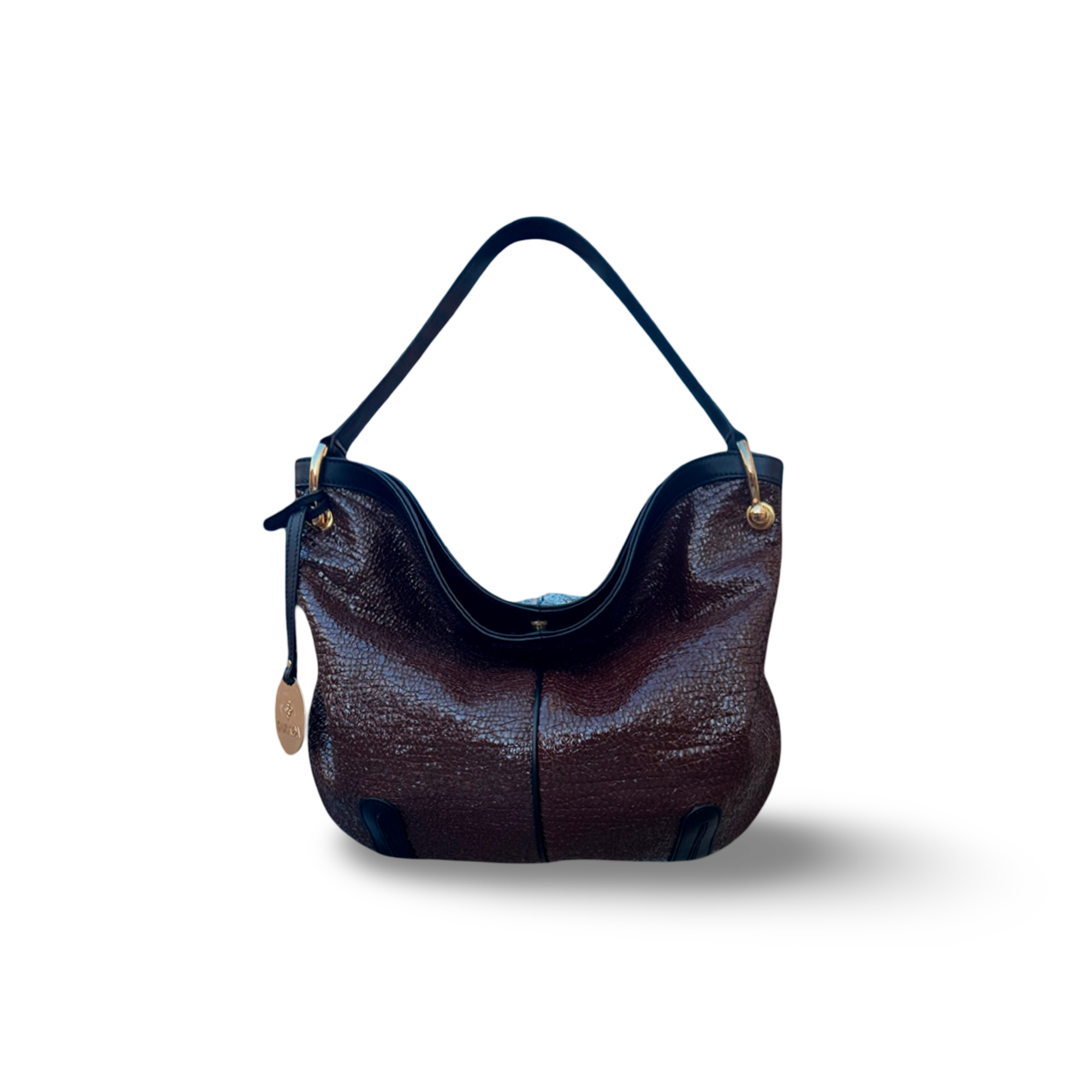 Bolso de hombro en piel vacuno diseñado por manos artesanas