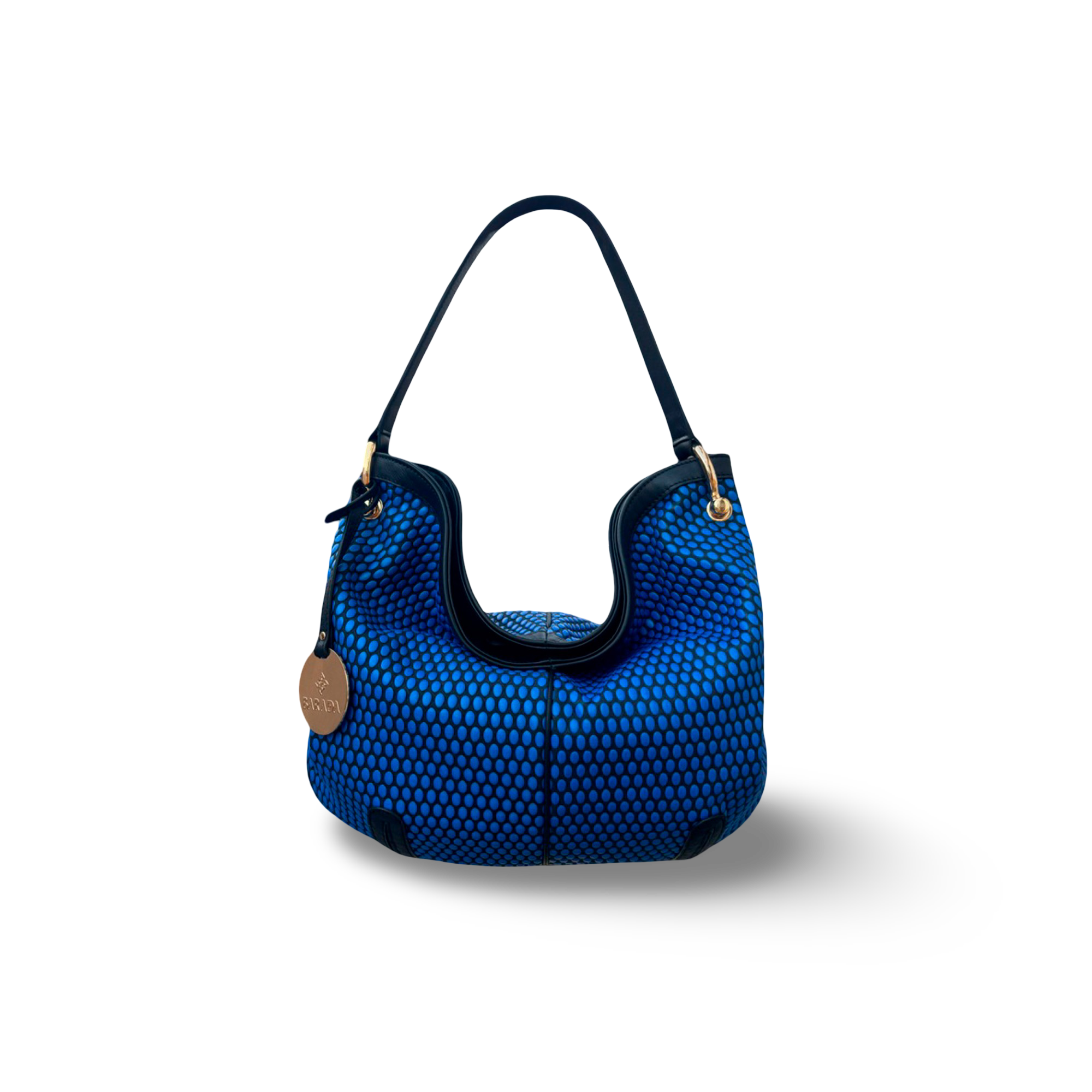 Bolso de hombro en piel vacuno diseñado por manos artesanas