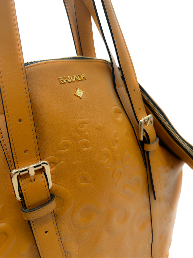 Detalles del grabado en la piel del Bolso grande de cuero para mujer de alta calidad de color albero