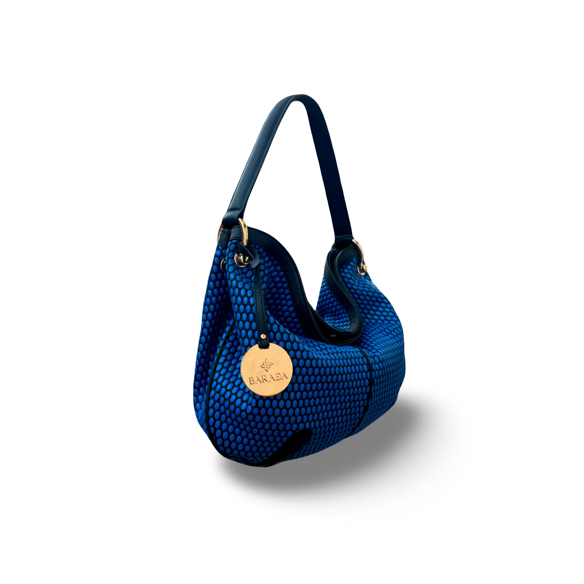 Bolso de hombro en piel vacuno diseñado por manos artesanas