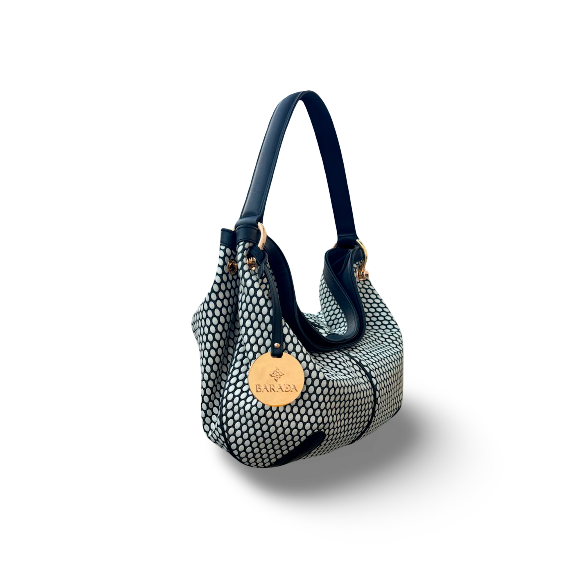 Bolso de hombro en piel vacuno diseñado por manos artesanas