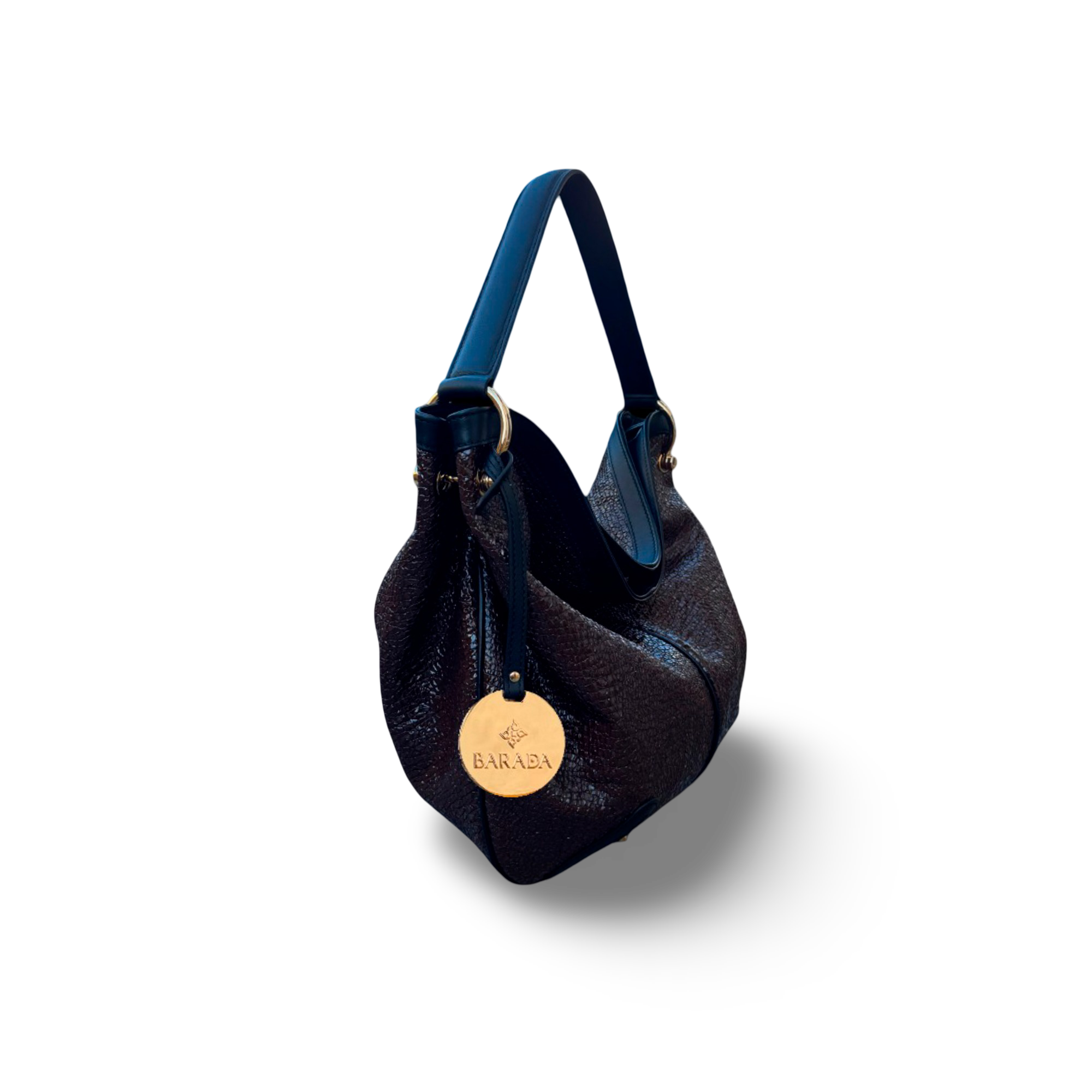 Bolso de hombro en piel vacuno diseñado por manos artesanas