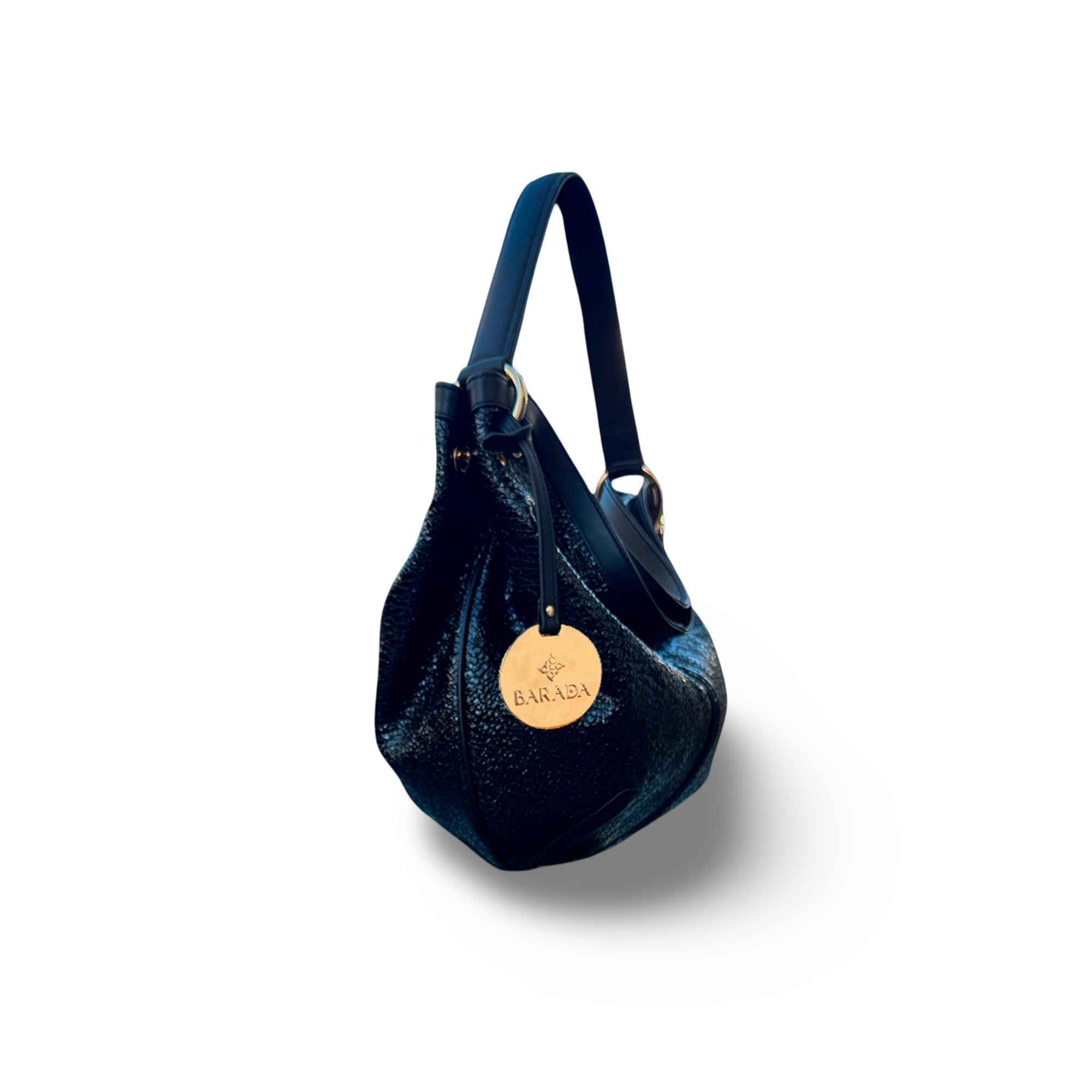 Bolso de hombro en piel vacuno diseñado por manos artesanas
