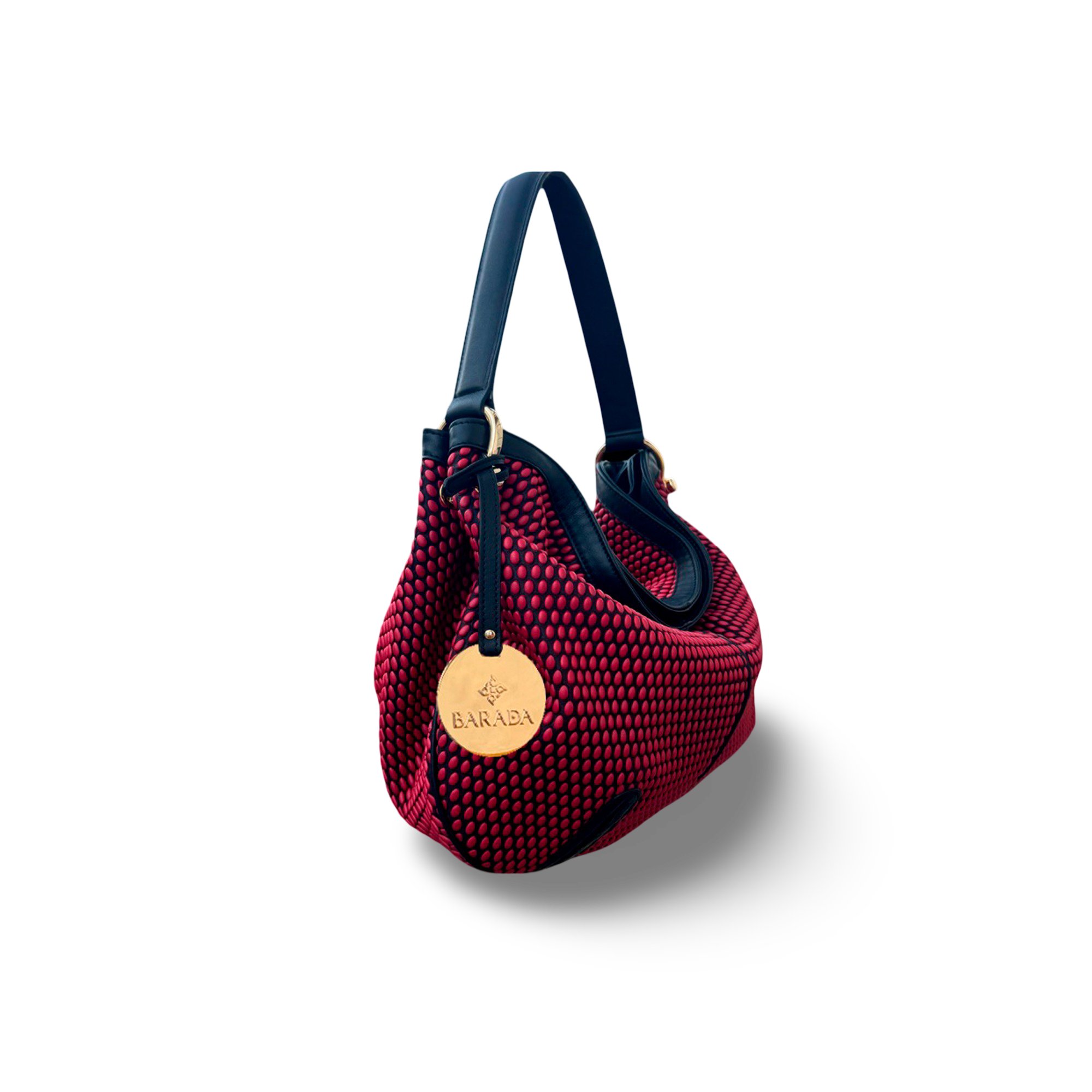 Bolso de hombro en piel vacuno diseñado por manos artesanas