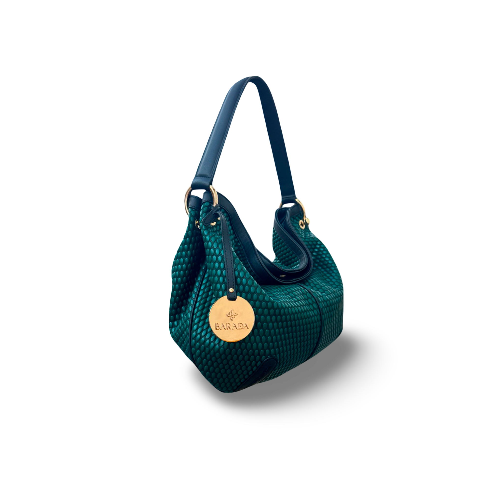 Bolso de hombro en piel vacuno diseñado por manos artesanas